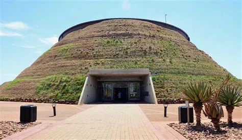 The Cradle of Humankind: Journey Through Millions of Years of History and Discoveries!